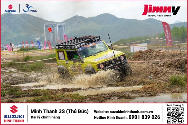 Suzuki Jimny Đi Phố Mùa Mưa: Bất Ngờ Với Các Tính Năng An Toàn Vượt Trội